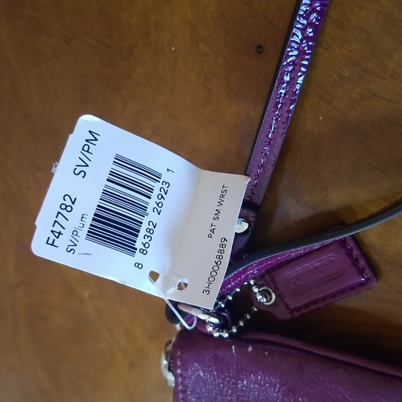 FINAL PRICE!!👀NWT Coach Purple Small Wristlet - Picture 6 of 7